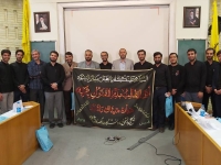 شهید دکتر مصباح الهدی باقری‌کنی (داماد حضرت آقا) در جمع خادمان هیئت میثاق با شهدا